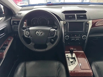 Toyota Camry, 2014г, передний привод, автомат
