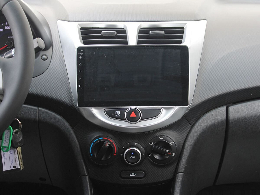 Hyundai Solaris, 2011г., передний привод, механика