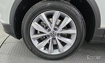 Volkswagen T-Roc, 2022г., передний привод, робот