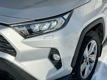 Toyota RAV4, 2021г, передний привод, вариатор