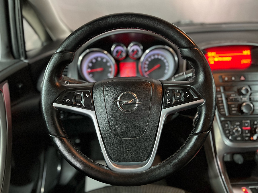 Opel Astra, 2011г., передний привод, автомат