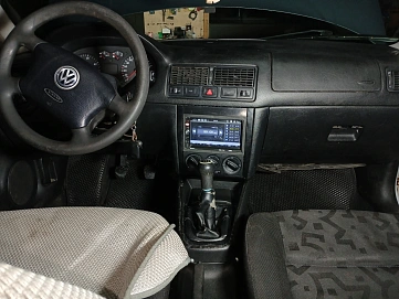 Volkswagen Golf, 1999г, передний привод, механика