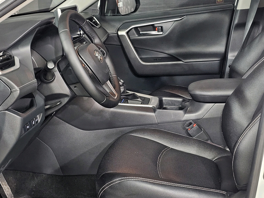 Toyota RAV4, 2019г., передний привод, вариатор