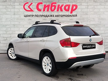 BMW X1, 2011г, задний привод, автомат
