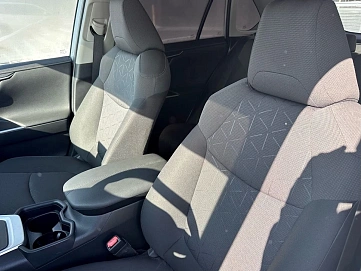 Toyota RAV4, 2021г, передний привод, вариатор