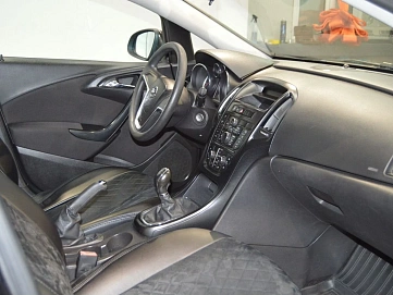 Opel Astra, 2013г, передний привод, механика