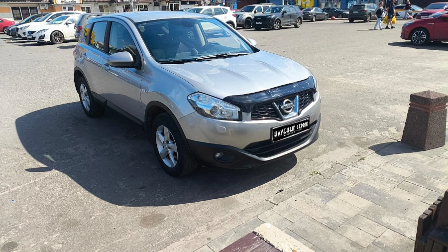 Nissan Qashqai, 2011г., передний привод, вариатор