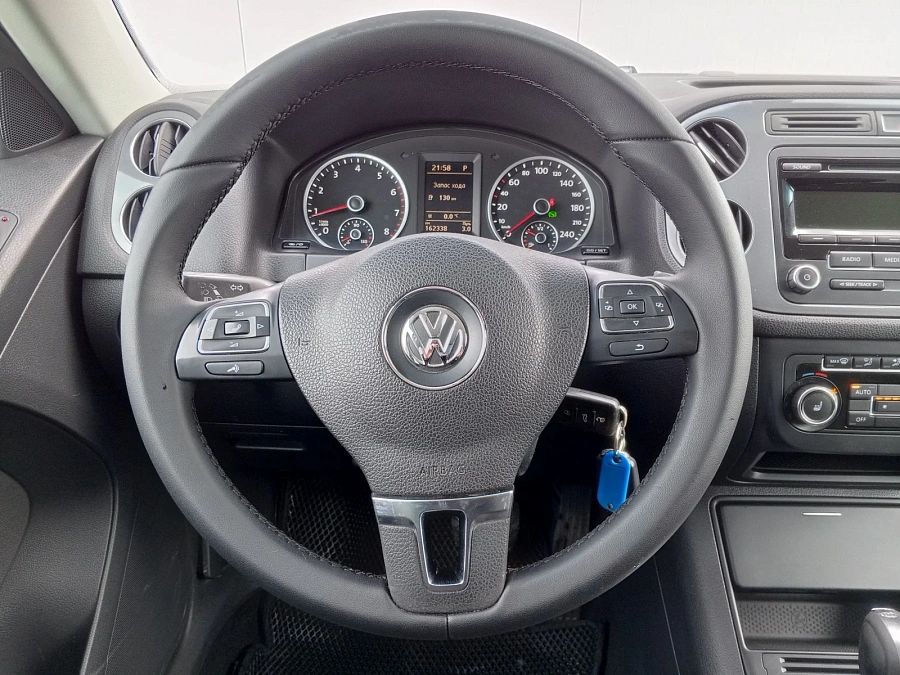 Volkswagen Tiguan, 2014г., передний привод, робот