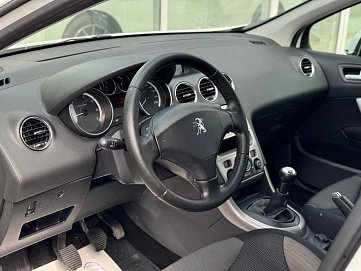 Peugeot 308, 2011г, передний привод, механика