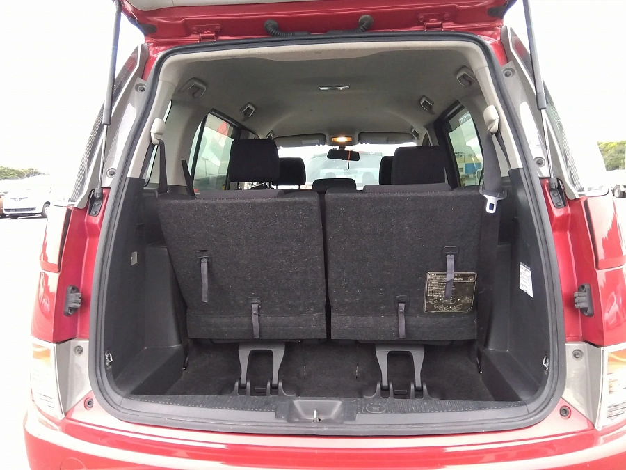 Toyota ISis, 2011г., передний привод, вариатор