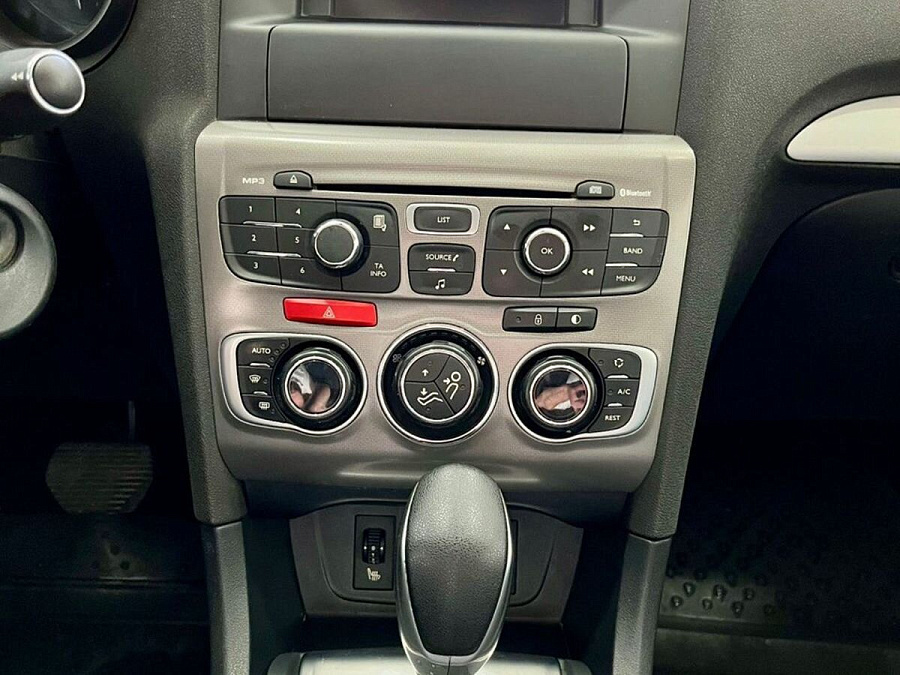 Citroen C4, 2015г., передний привод, автомат