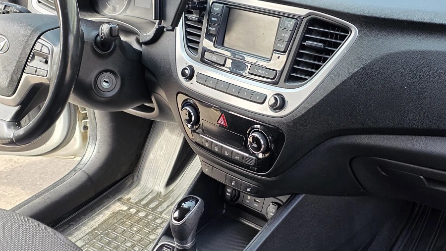 Hyundai Solaris, 2017г., передний привод, автомат