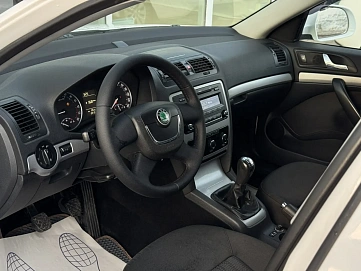 Skoda Octavia, 2009г, передний привод, механика