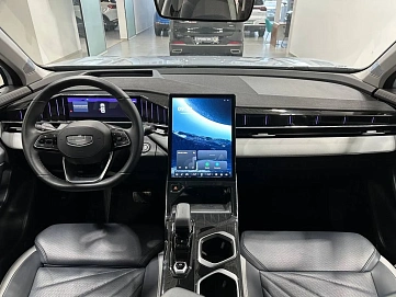 Geely Atlas, 2023г, передний привод, робот