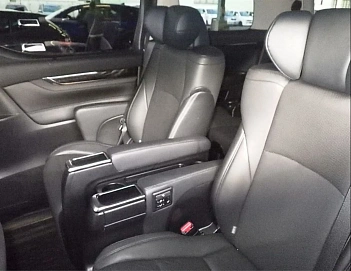 Toyota Alphard, 2018г, полный привод, вариатор