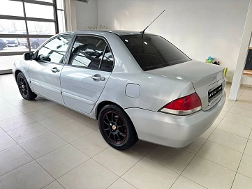 Mitsubishi Lancer, 2005г, передний привод, механика