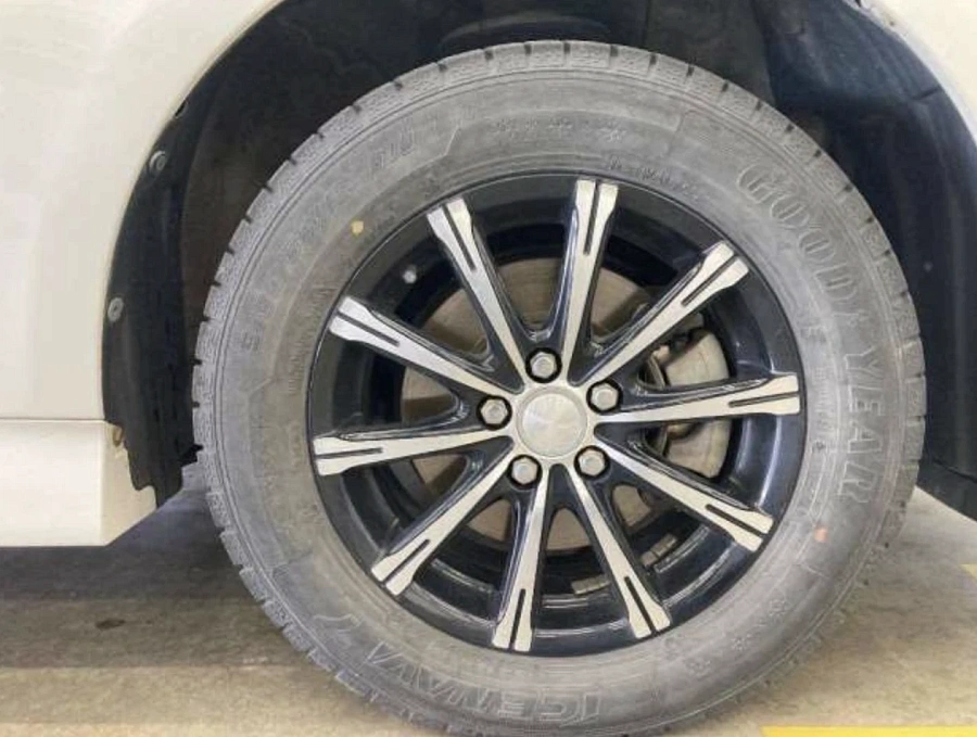 Toyota Wish, 2010г., передний привод, вариатор