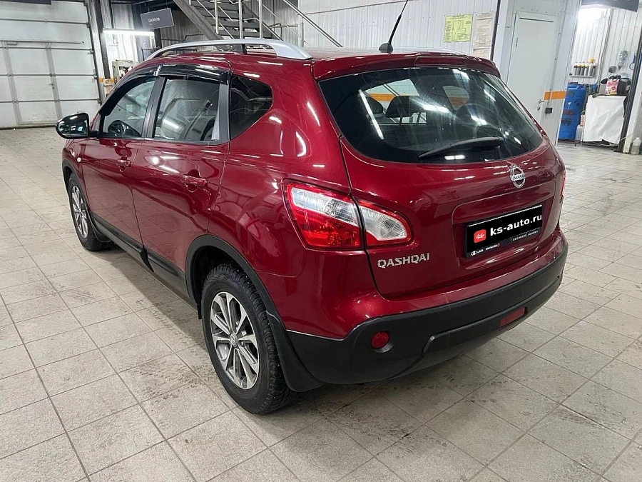 Nissan Qashqai, 2011г., полный привод, вариатор