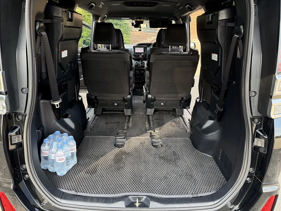 Toyota Voxy, 2019г., передний привод, вариатор