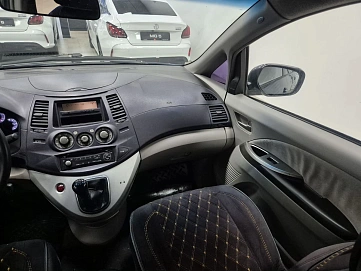 Mitsubishi Grandis, 2004г, полный привод, механика