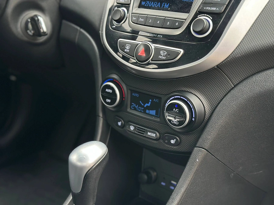 Hyundai Solaris, 2015г., передний привод, автомат