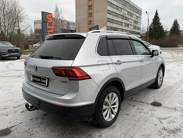 Volkswagen Tiguan, 2018г, передний привод, робот