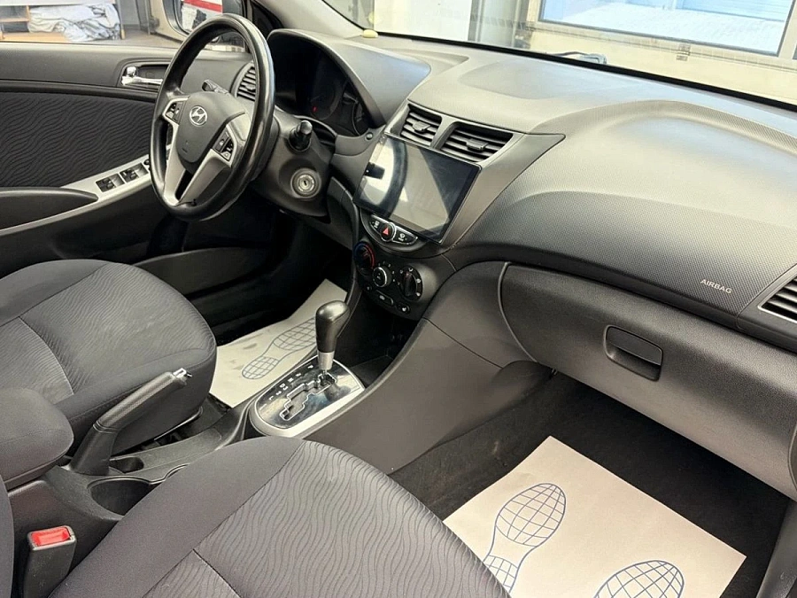 Hyundai Solaris, 2012г., передний привод, автомат