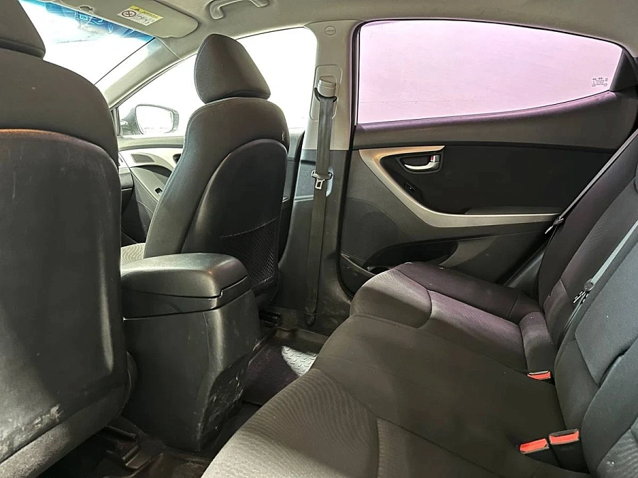 Hyundai Elantra, 2015г., передний привод, автомат