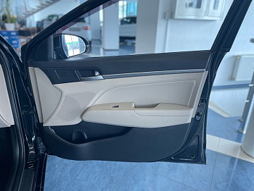 Hyundai Elantra, 2018г, передний привод, автомат