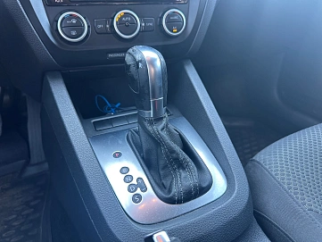 Volkswagen Jetta, 2014г., передний привод, робот