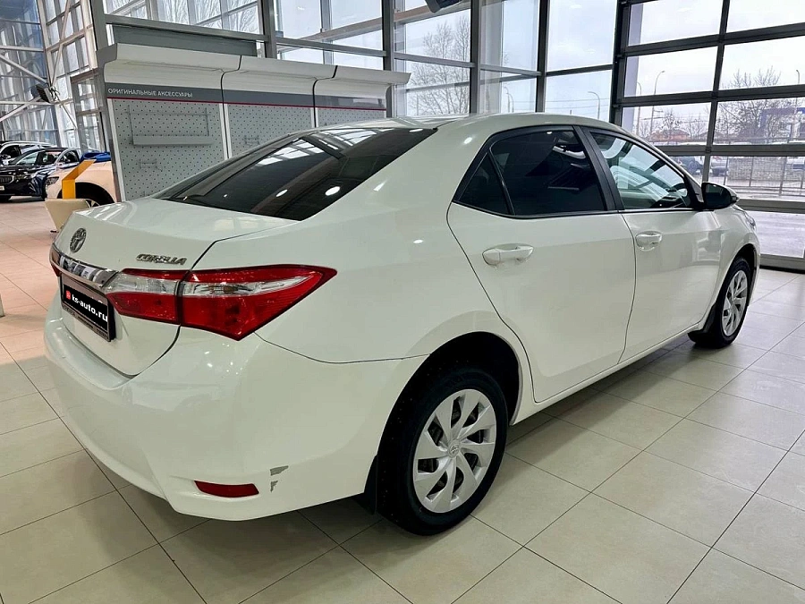 Toyota Corolla, 2014г., передний привод, вариатор
