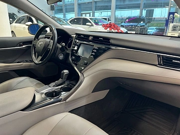 Toyota Camry, 2020г, передний привод, автомат