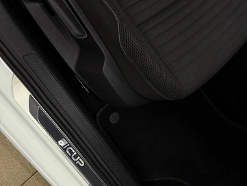 Volkswagen Golf, 2014г, передний привод, робот