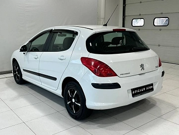 Peugeot 308, 2010г, передний привод, механика