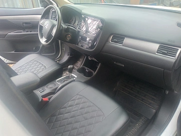 Mitsubishi Outlander, 2015г, передний привод, вариатор