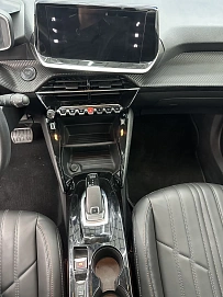 Peugeot 2008, 2021г, передний привод, робот