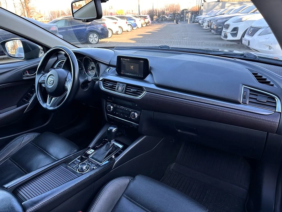 Mazda 6, 2015г., передний привод, автомат