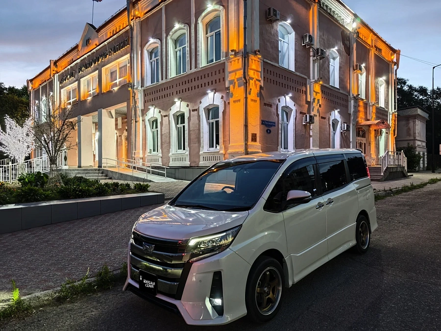 Toyota Noah, 2019г., передний привод, вариатор