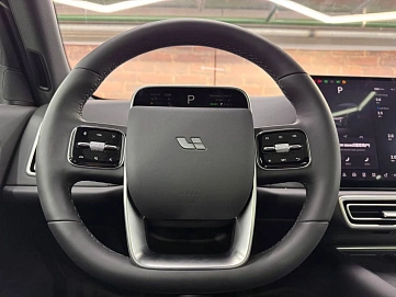 LI_AUTO , 2025г., полный привод, автомат