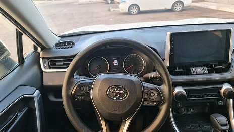 Toyota RAV4, 2020г, передний привод, вариатор