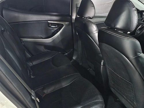 Hyundai Avante, 2011г, передний привод, автомат