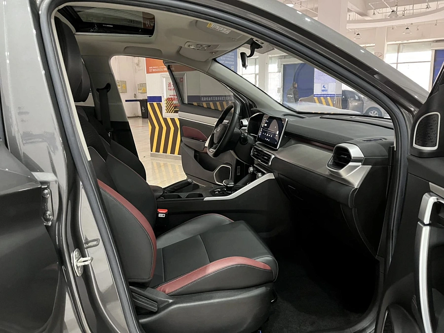 Geely Binyue, 2021г., передний привод, робот