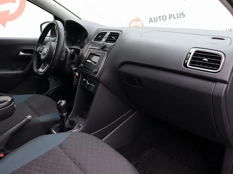 Volkswagen Polo, 2020г., передний привод, механика