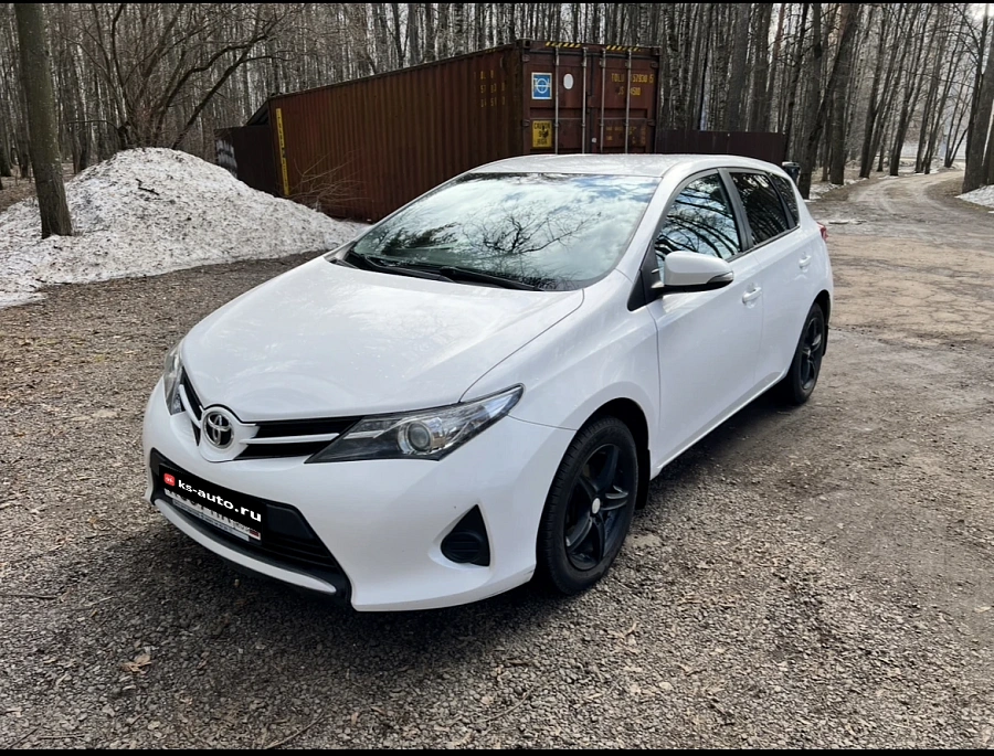 Toyota Auris, 2013г., передний привод, вариатор