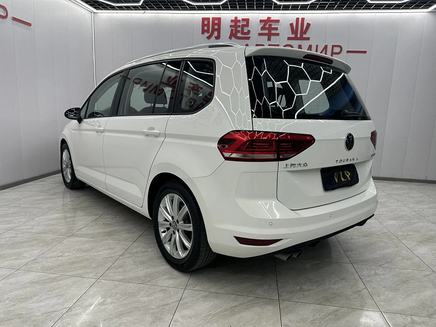 Volkswagen Touran, 2021г., передний привод, робот