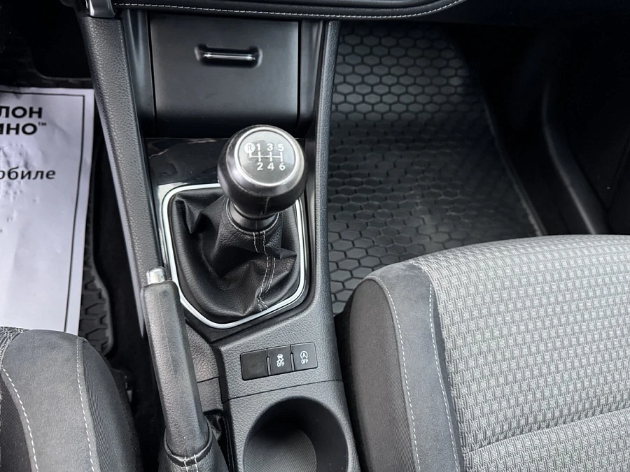 Toyota Auris, 2018г., передний привод, механика