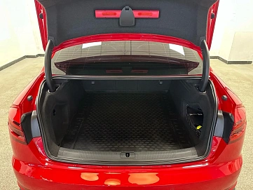 Audi A4, 2019г, передний привод, автомат