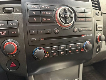 Nissan Pathfinder, 2011г., полный привод, механика