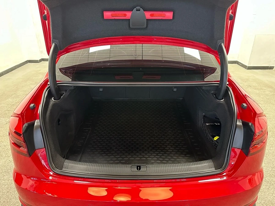 Audi A4, 2019г., передний привод, автомат