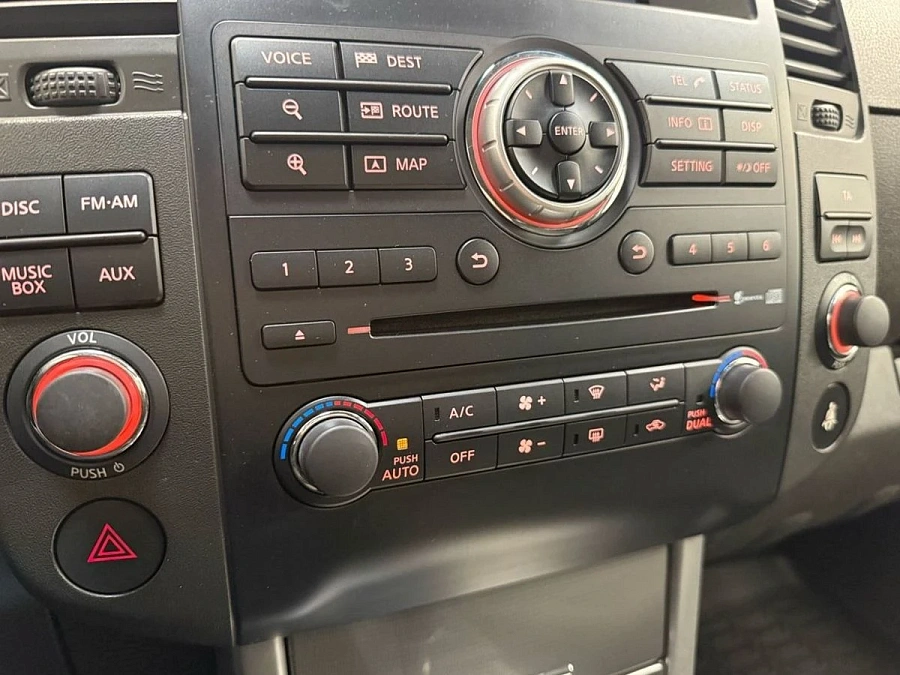 Nissan Pathfinder, 2011г., полный привод, механика